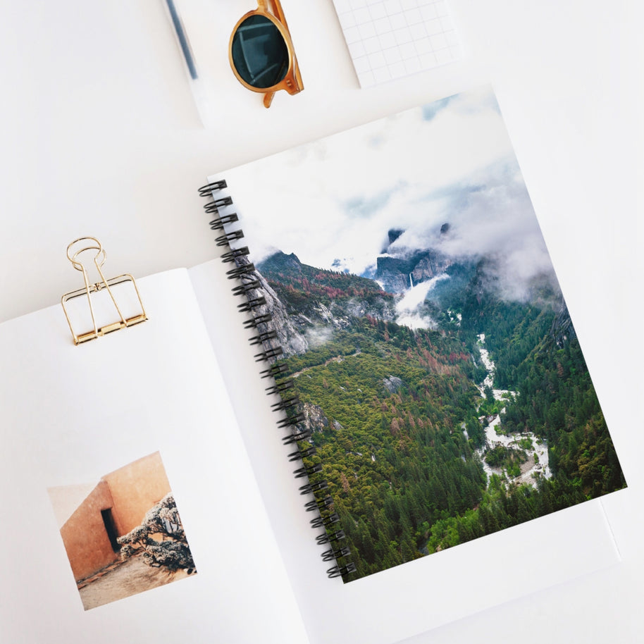 Foggy Forest Notizbuch – Spiral- oder Hardcover, liniert