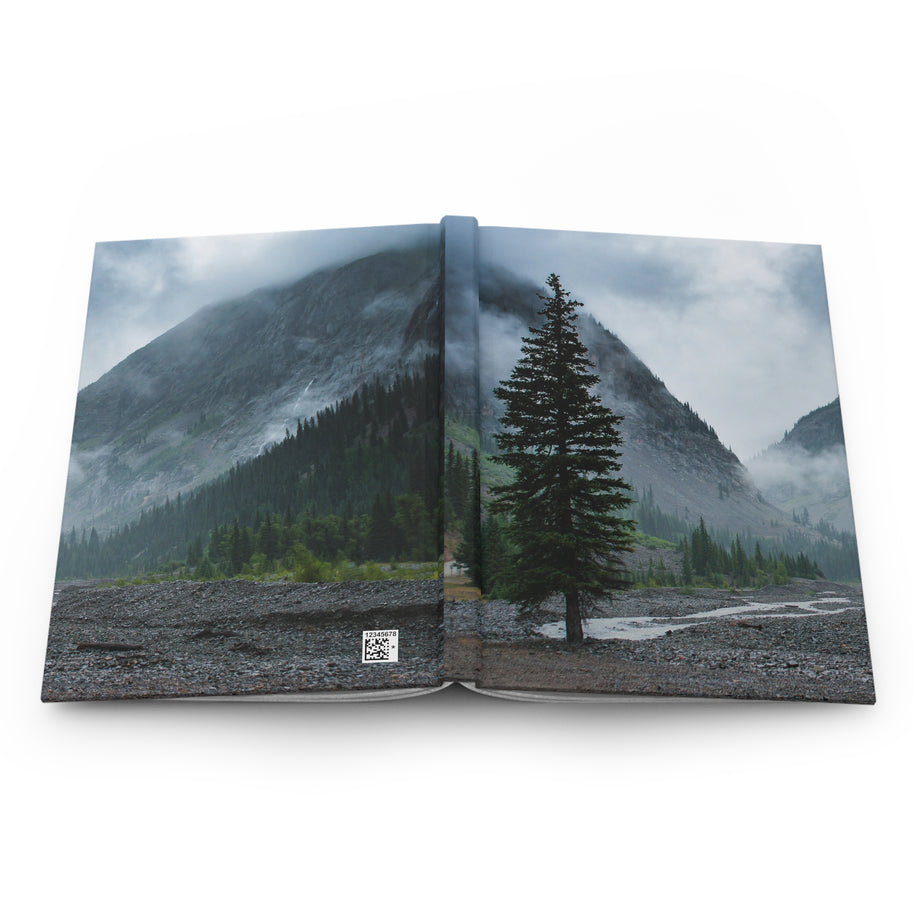 Pine Tree Foggy Mountains Notizbuch – Spiral- oder Hardcover, liniert