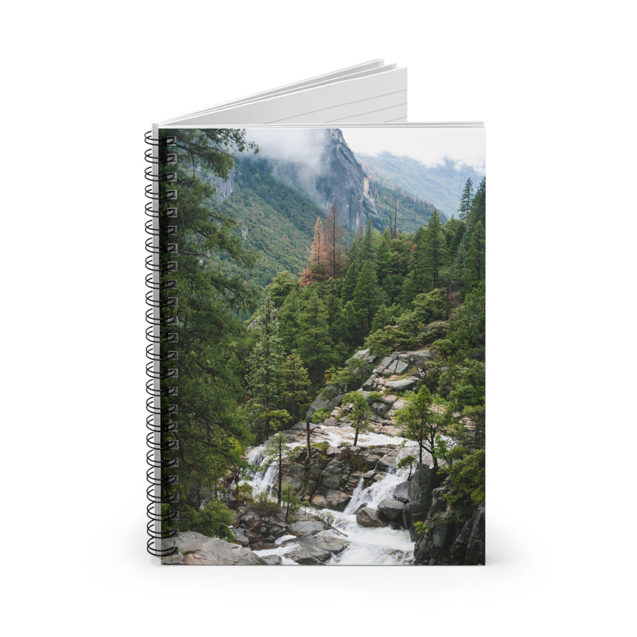 Foggy Forest Notizbuch – Spiral- oder Hardcover, liniert