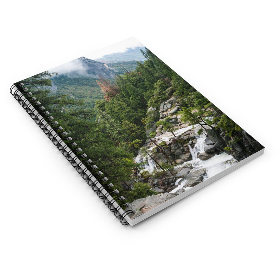 Foggy Forest Notizbuch – Spiral- oder Hardcover, liniert