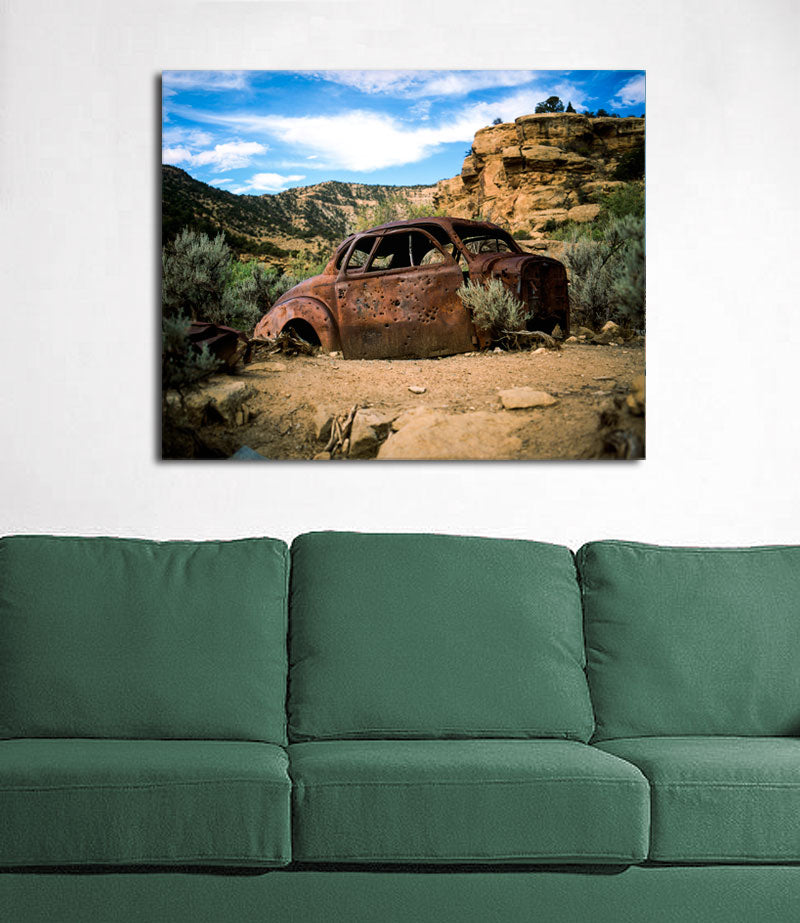 Verlassenes Auto in der Wüste von Utah, Fotodruck